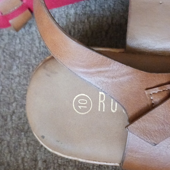$5 Or 5 For $15 Rouge sandals - Picture 3 of 3